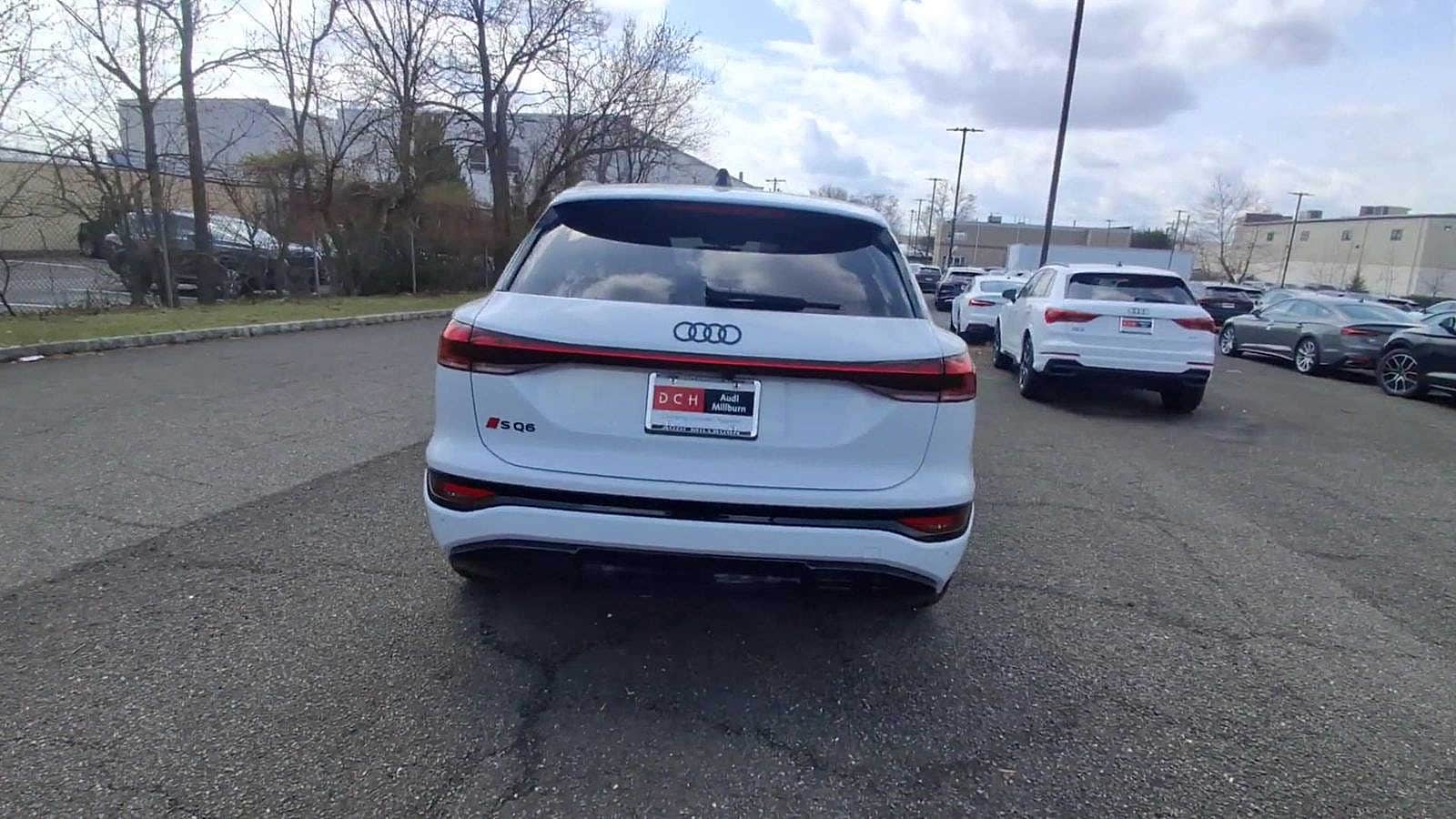 Thumbnail: 2025 Audi SQ6 e-tron - 7