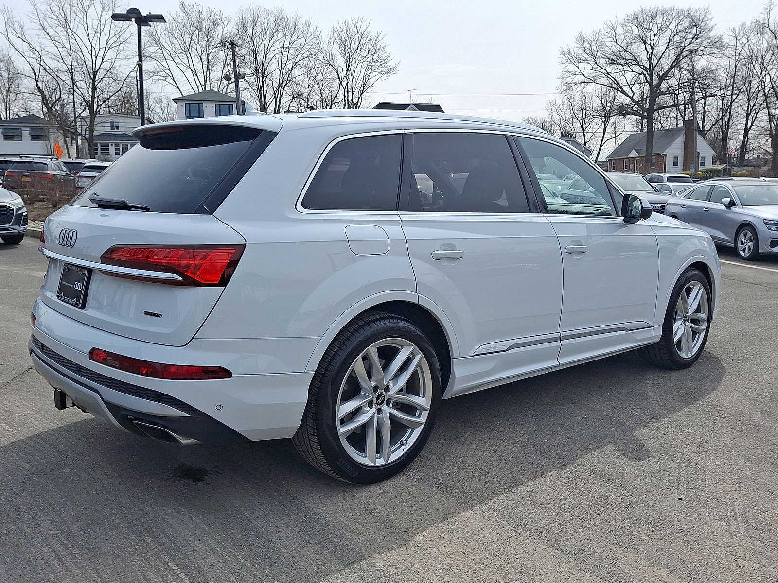Thumbnail: 2025 Audi Q7 - 25