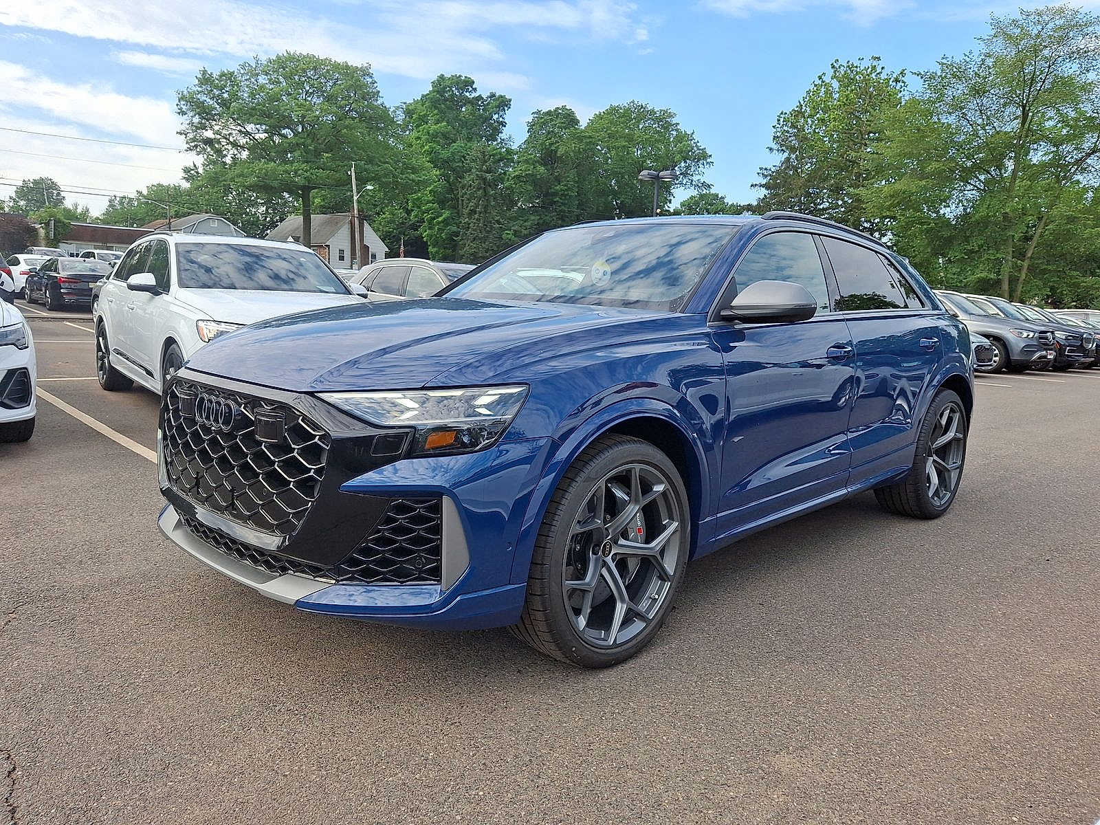 Thumbnail: 2025 Audi RS Q8 - 2
