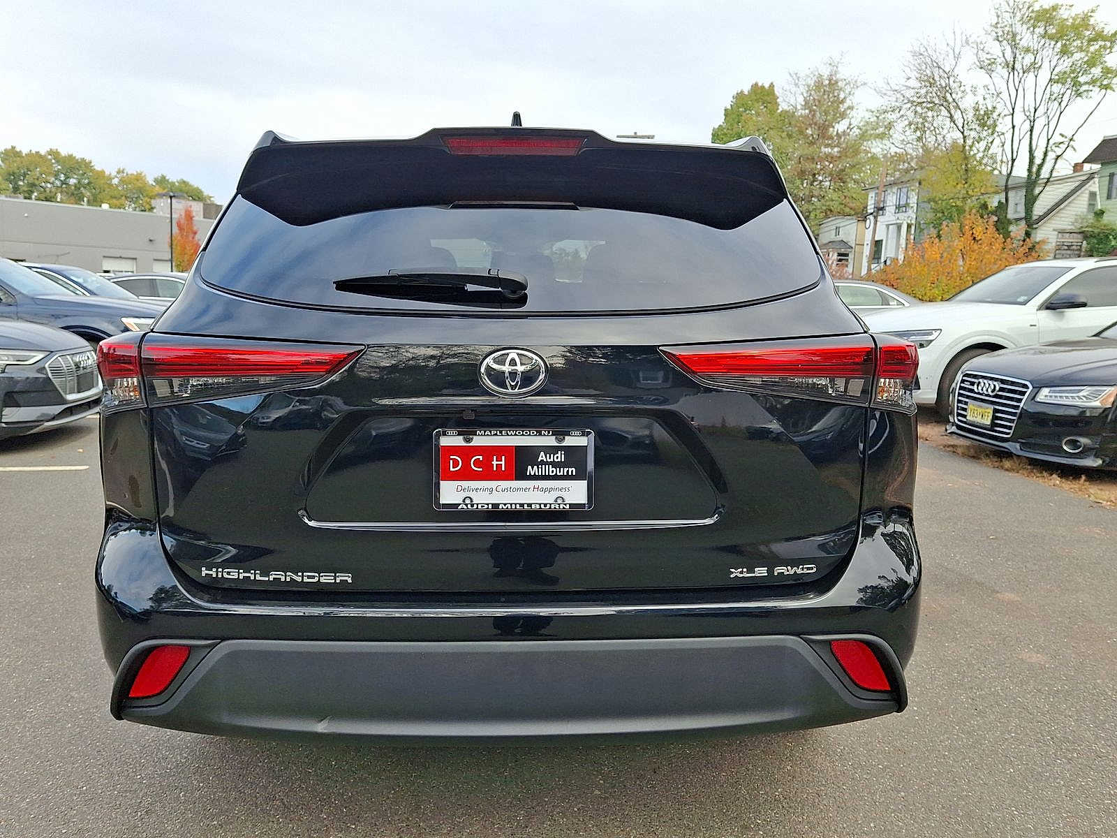 Thumbnail: 2023 Toyota Highlander - 20