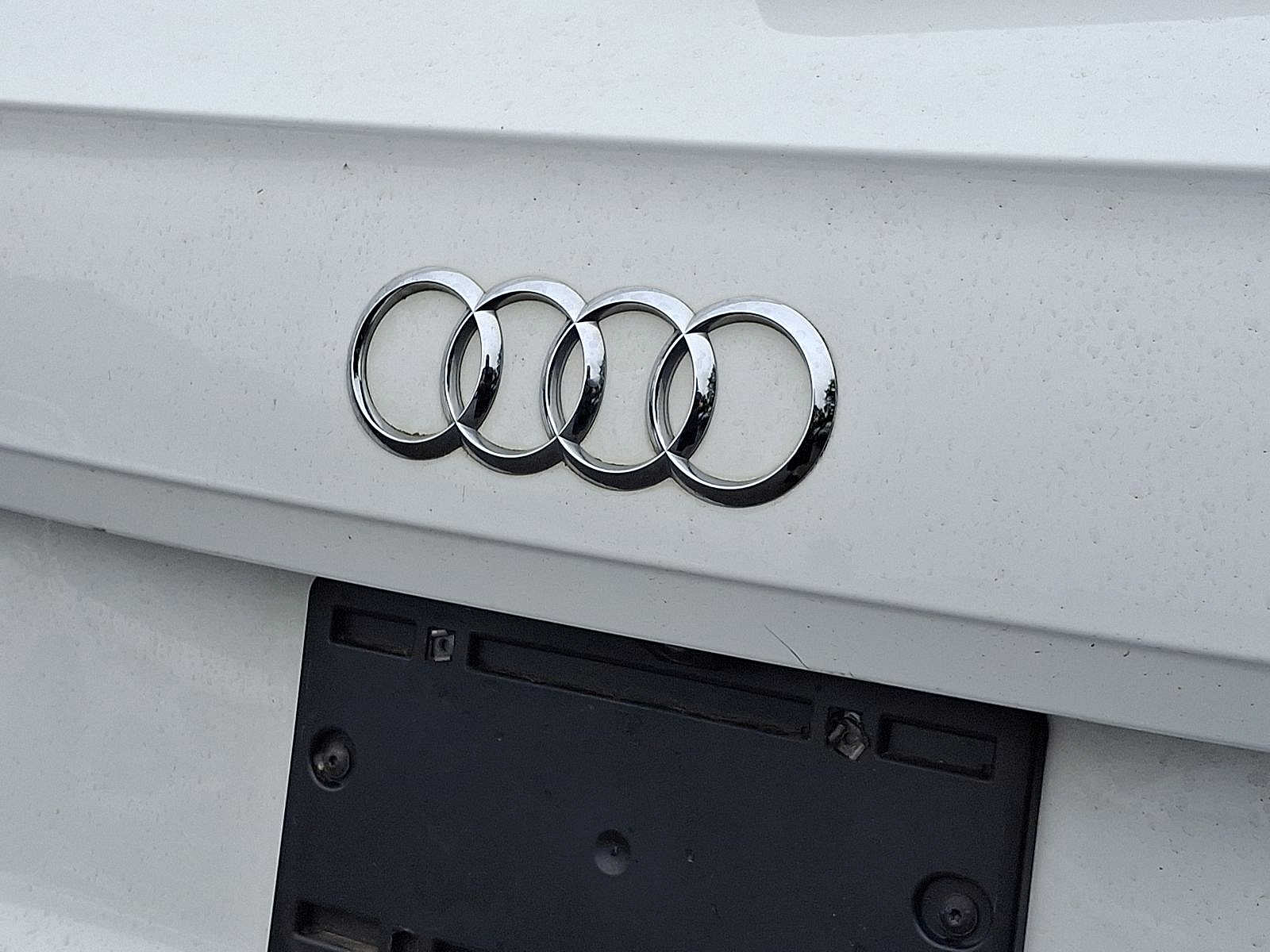 2018 Audi Q5 e Premium Plus 24