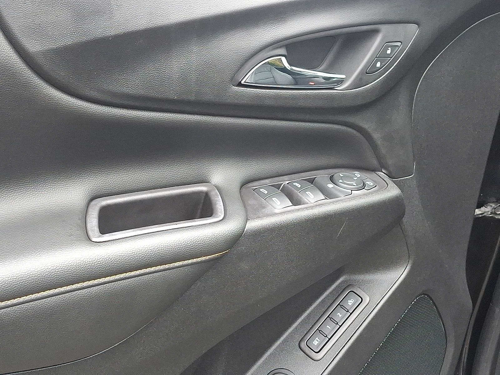 Thumbnail: 2020 Chevrolet Equinox - 10