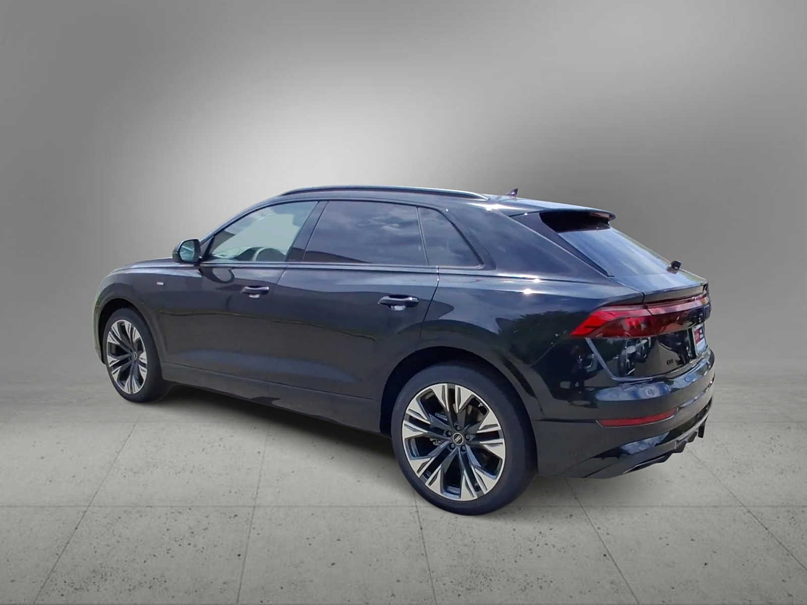 Thumbnail: 2026 Audi Q8 - 6