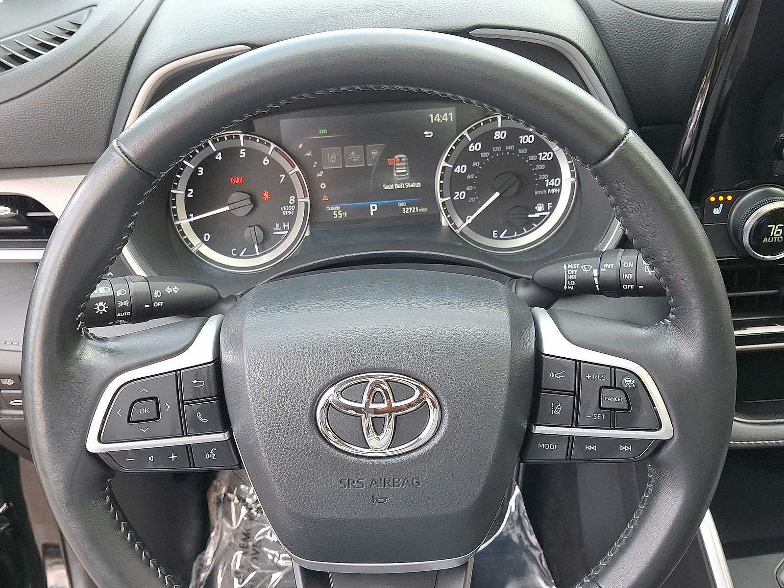 Thumbnail: 2023 Toyota Highlander - 15