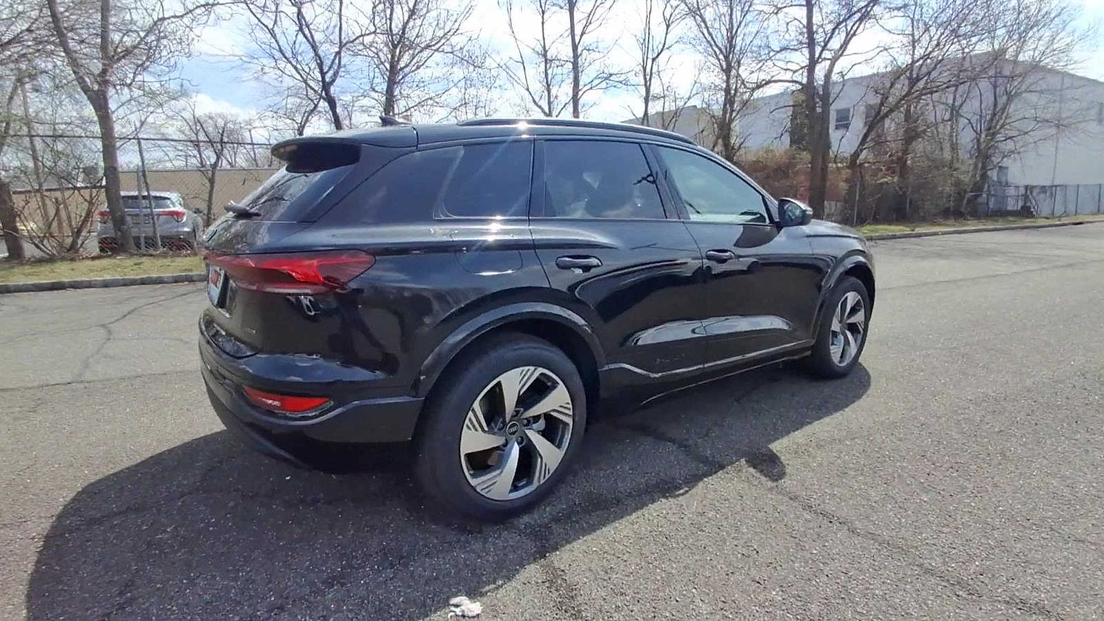 Thumbnail: 2025 Audi Q6 e-tron - 8