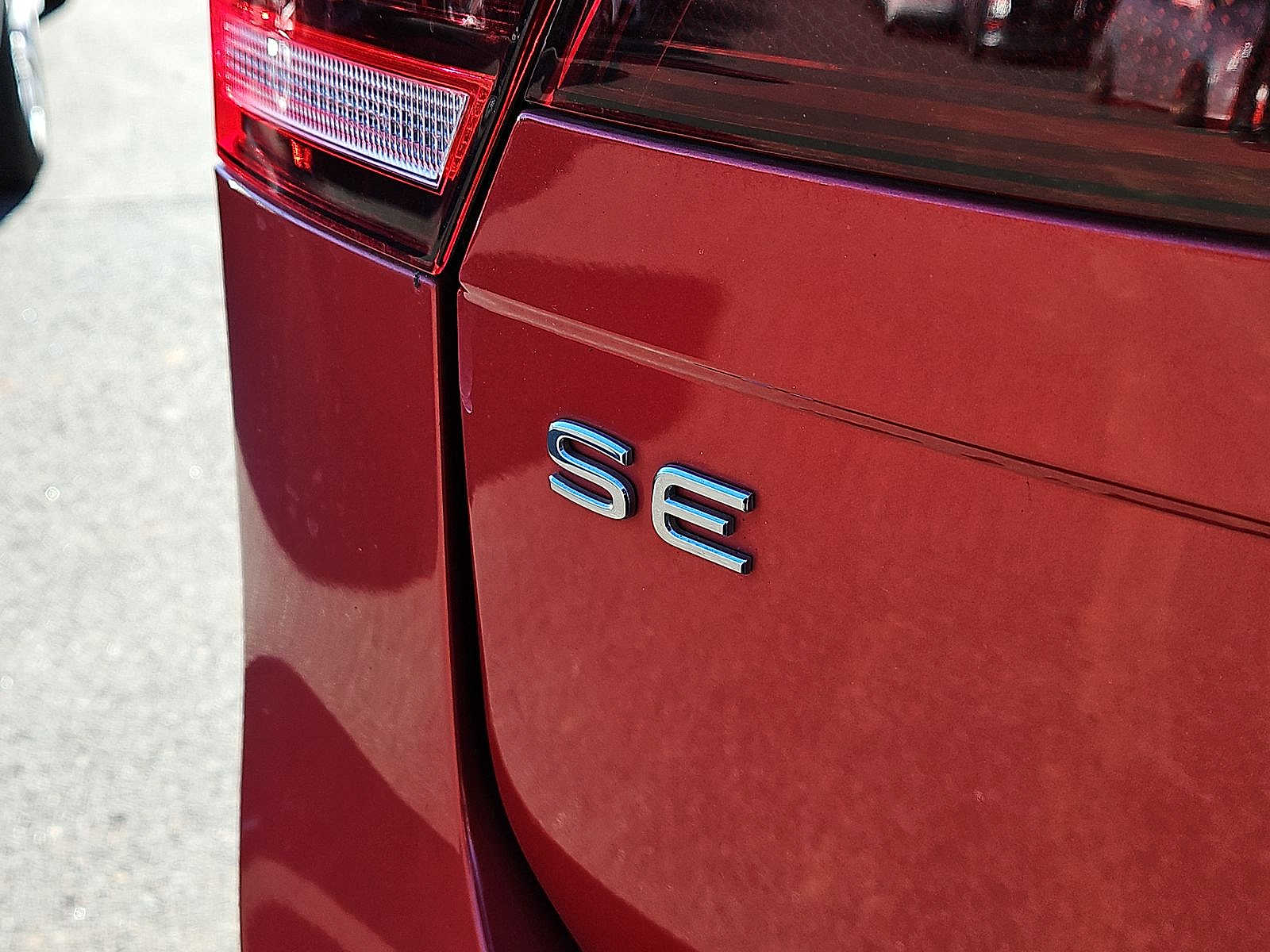 Thumbnail: 2022 Volkswagen Tiguan - 24