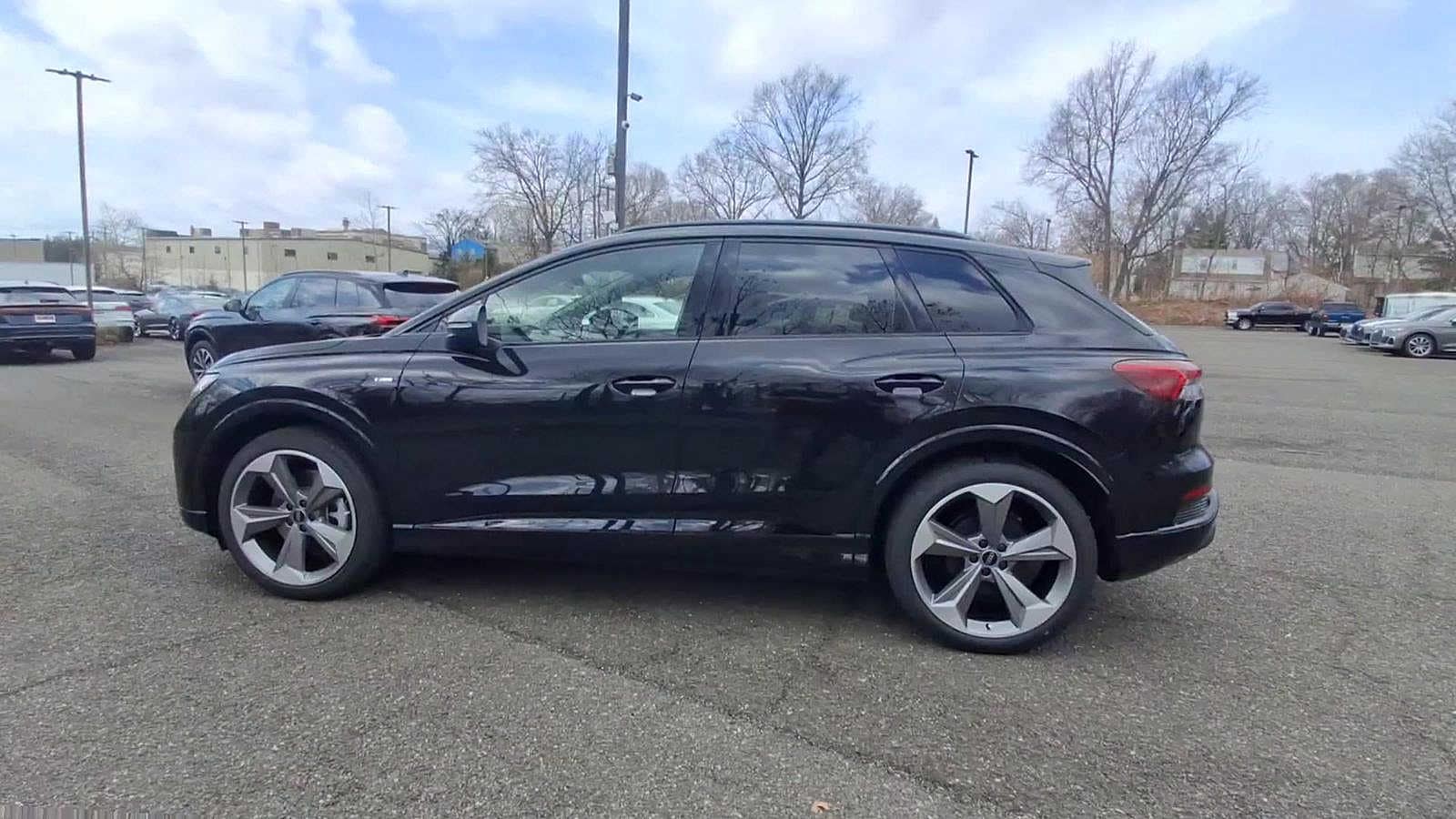 Thumbnail: 2025 Audi Q4 e-tron - 5