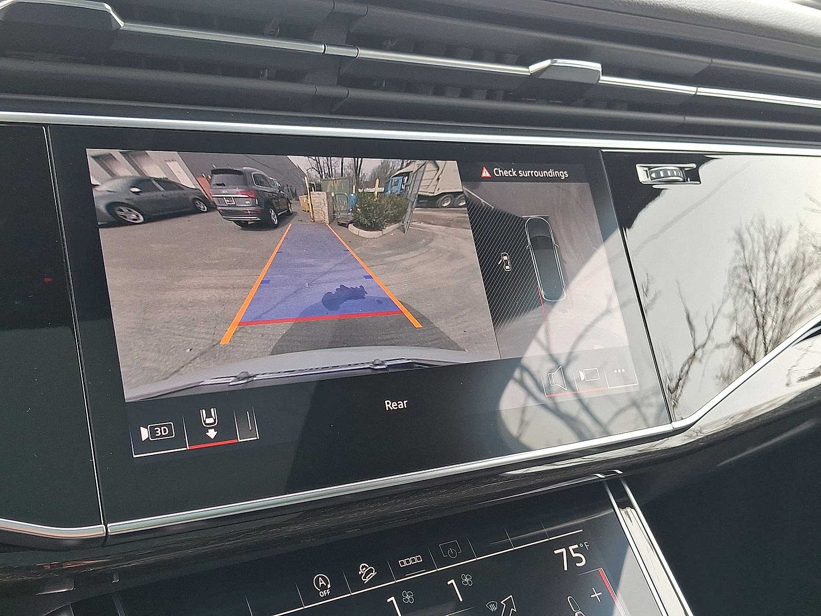 Thumbnail: 2025 Audi Q7 - 15