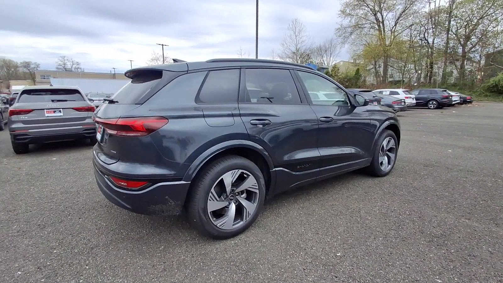 Thumbnail: 2025 Audi Q6 e-tron - 8