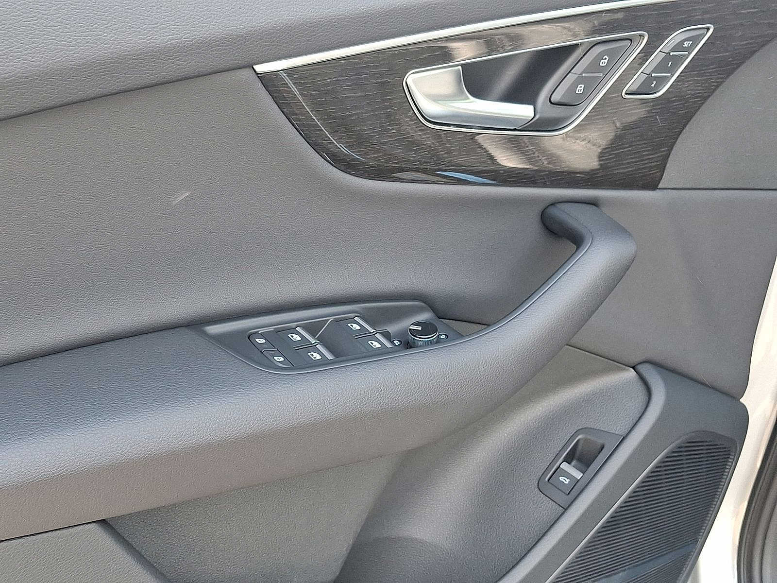 Thumbnail: 2026 Audi Q7 - 9