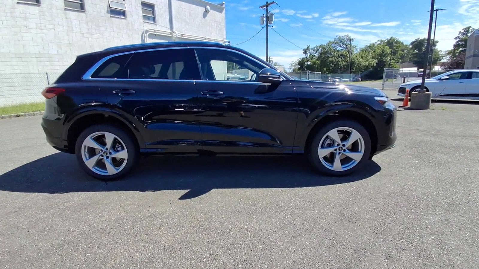 Thumbnail: 2025 Audi Q5 - 9