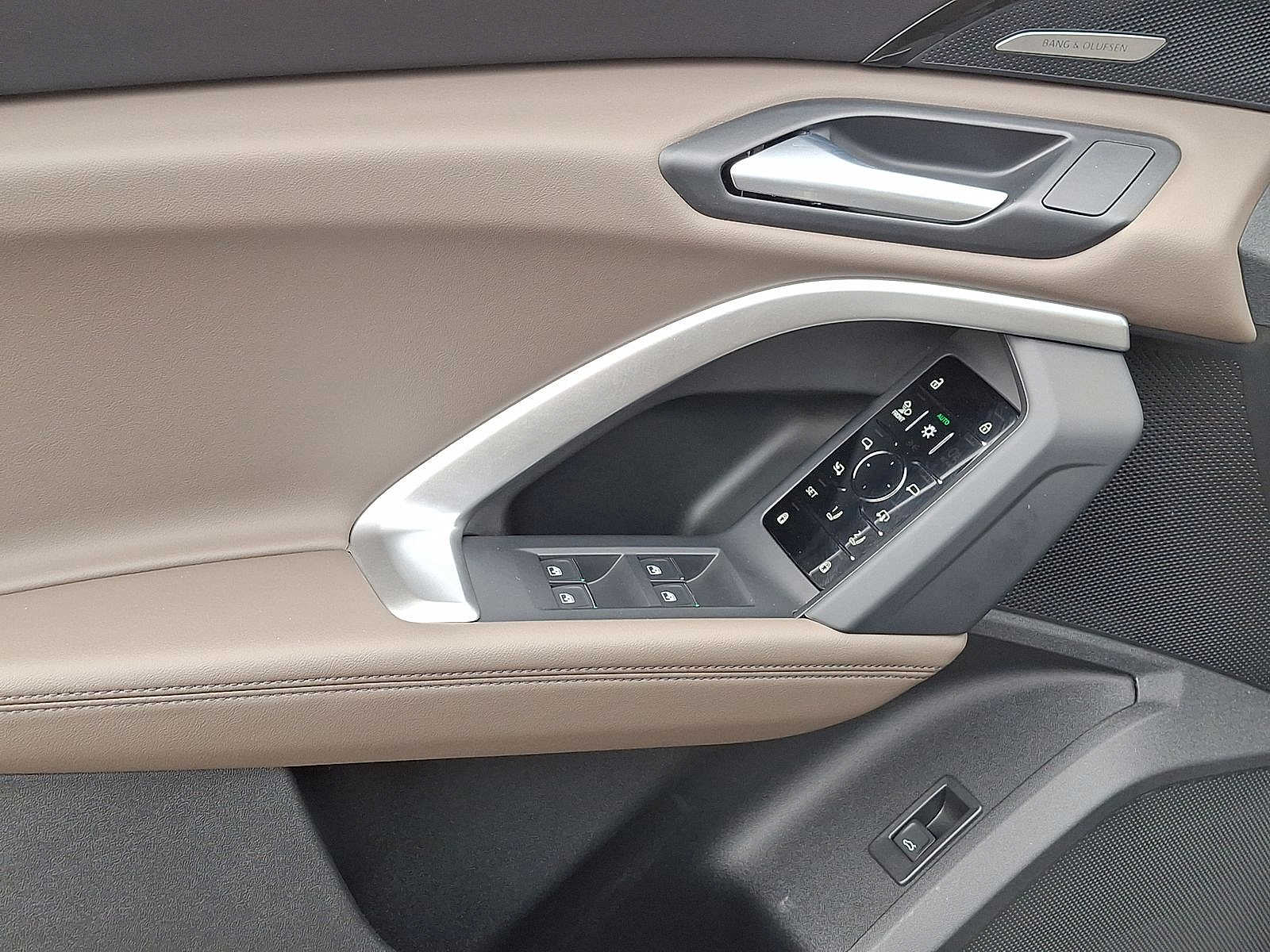 Thumbnail: 2025 Audi Q5 - 10