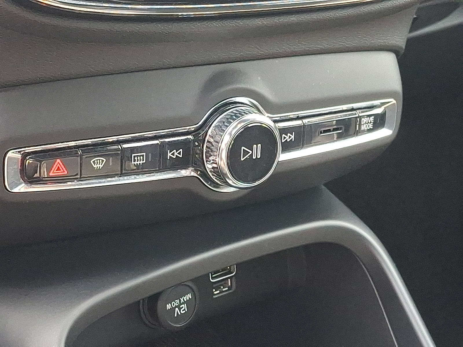 Thumbnail: 2019 Volvo XC40 - 19