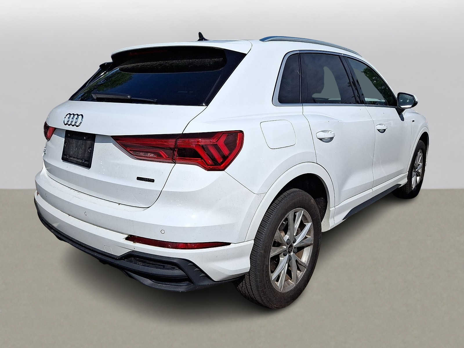 Thumbnail: 2023 Audi Q3 - 3