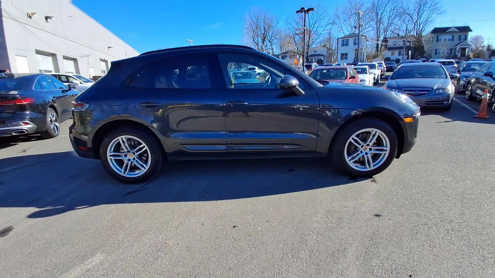 Thumbnail: 2024 Porsche Macan - 9