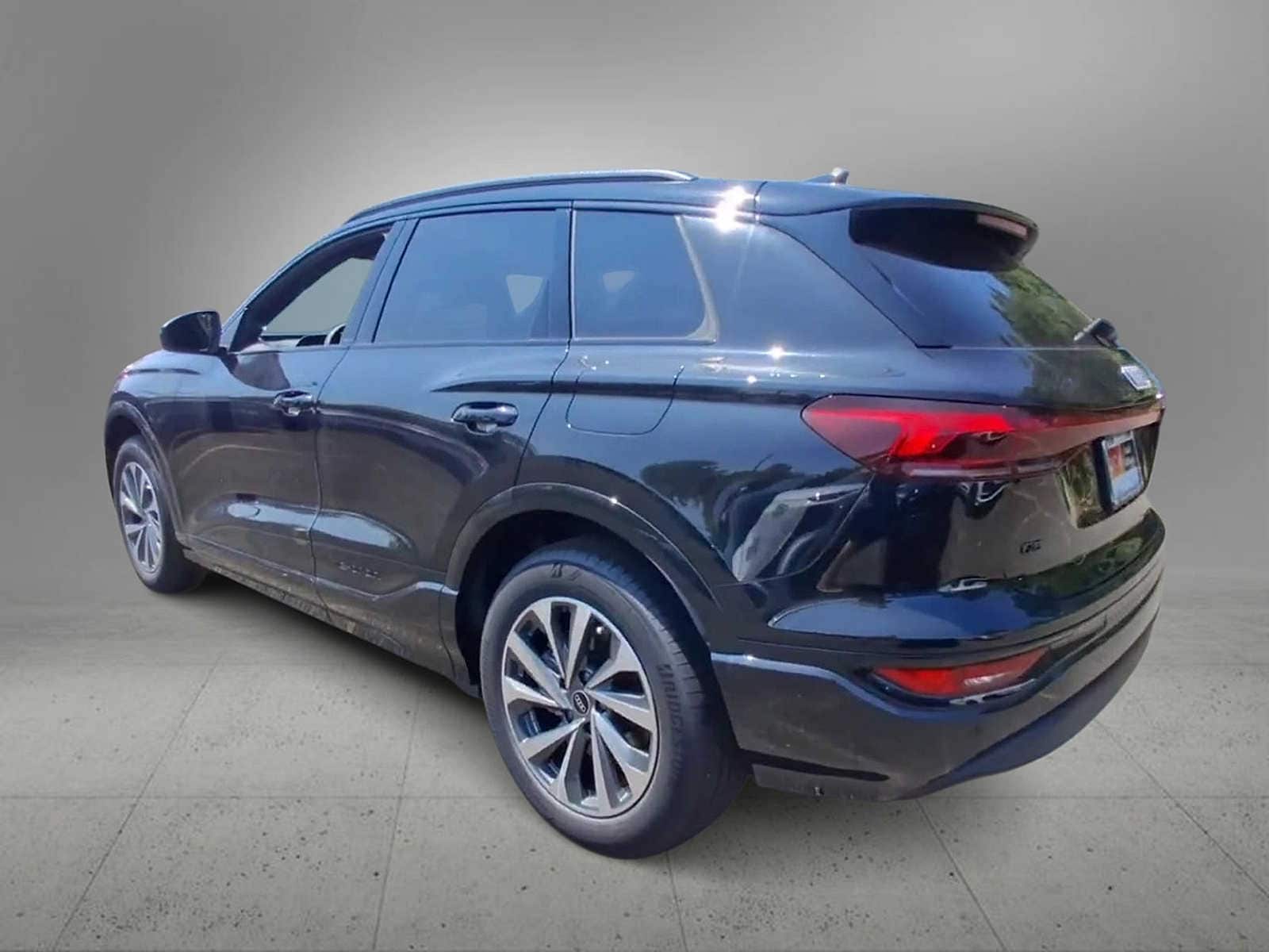 Thumbnail: 2025 Audi Q6 e-tron - 6