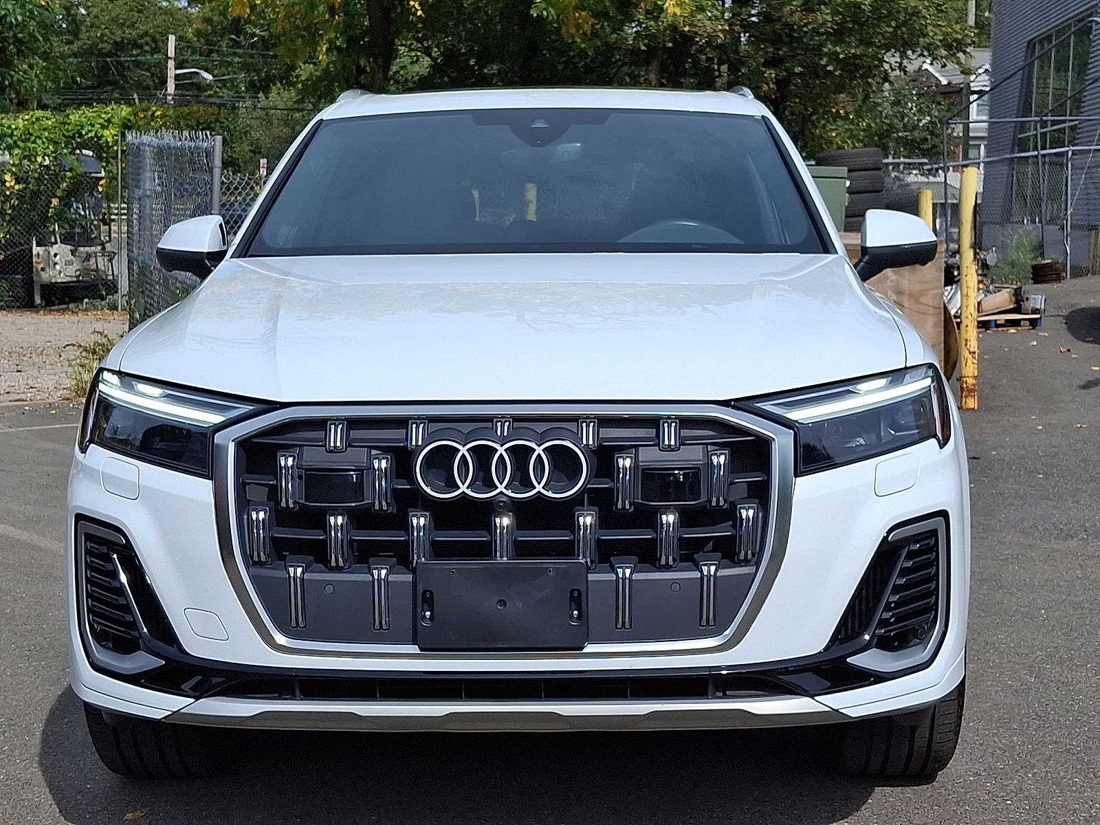 Thumbnail: 2025 Audi Q7 - 26