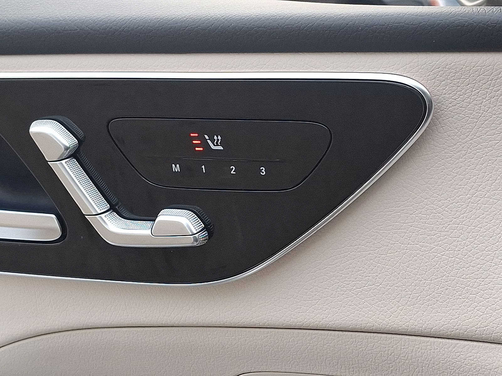 Thumbnail: 2023 Mercedes-Benz C-Class - 19