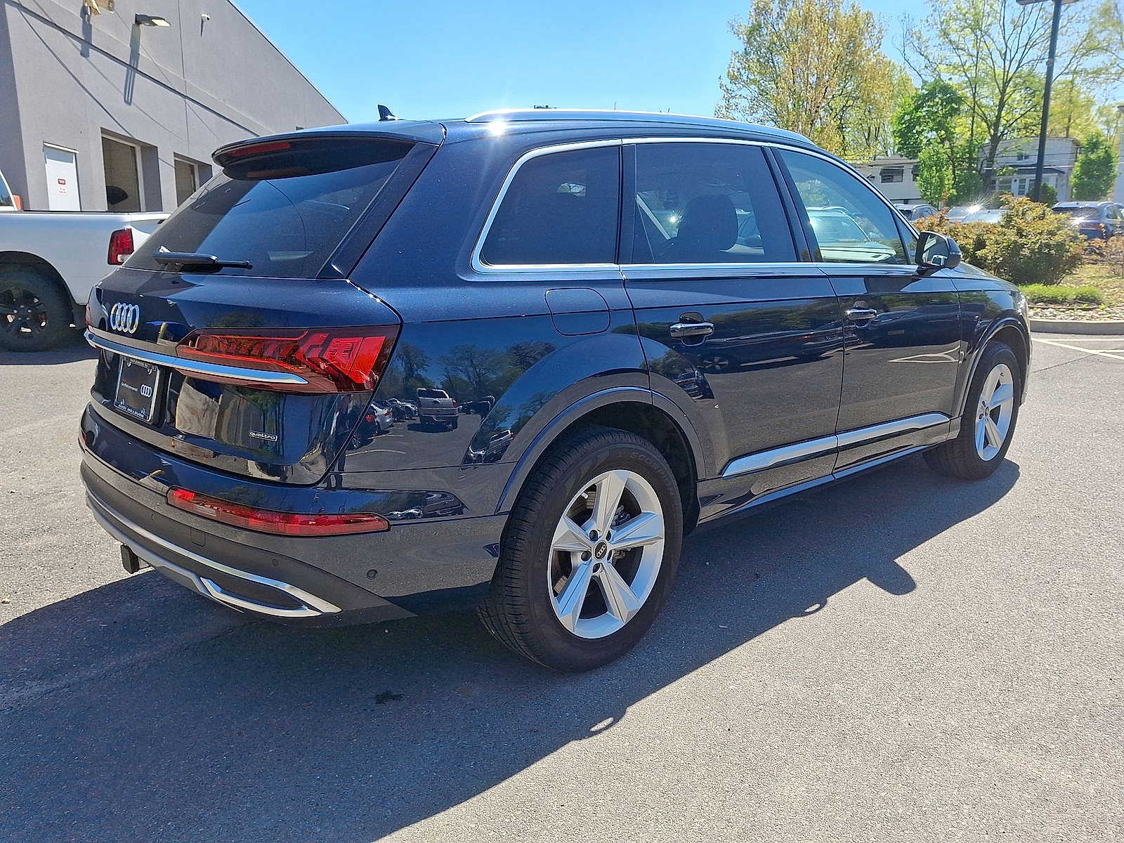 Thumbnail: 2023 Audi Q7 - 23