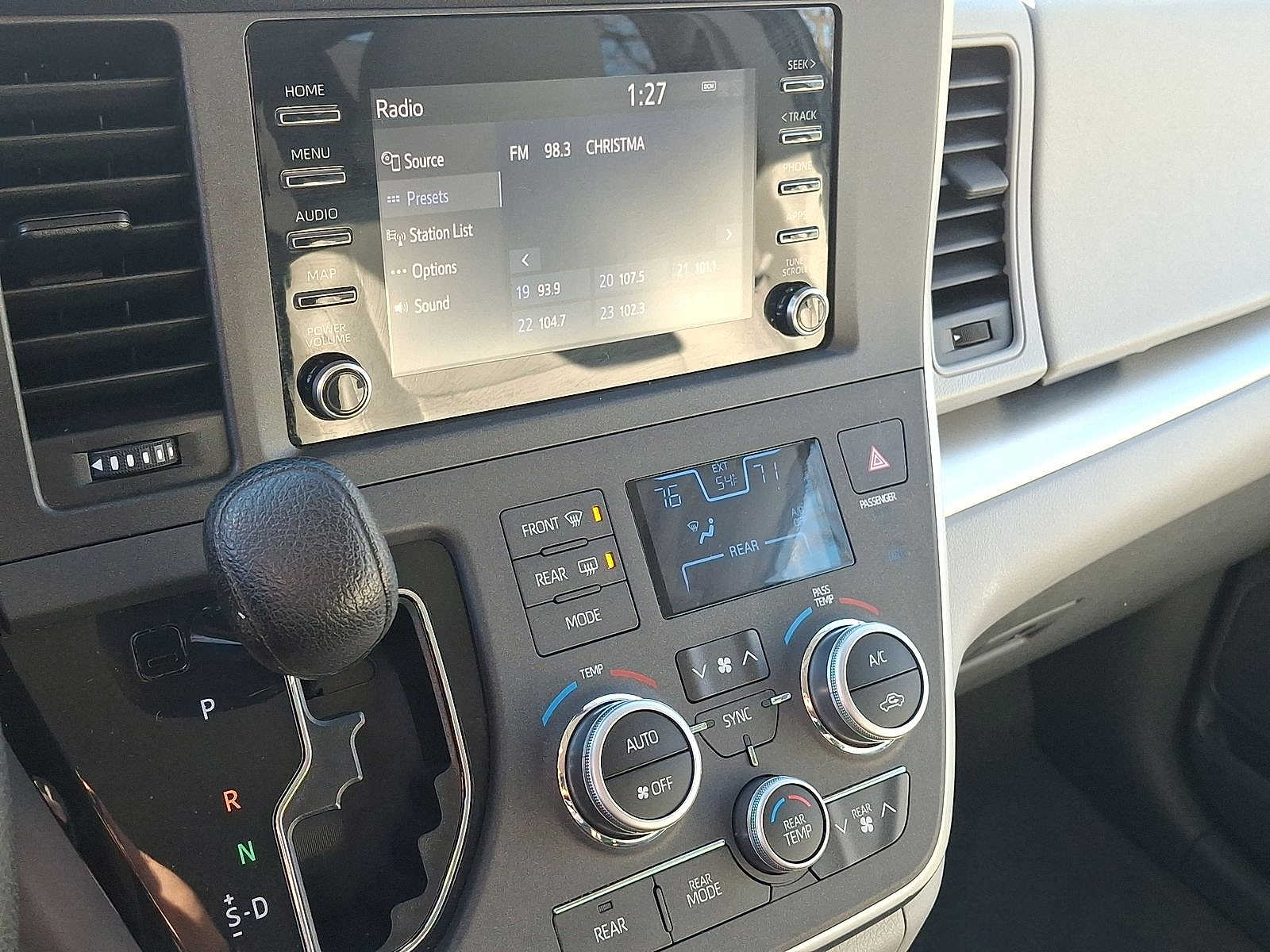 Thumbnail: 2020 Toyota Sienna - 14