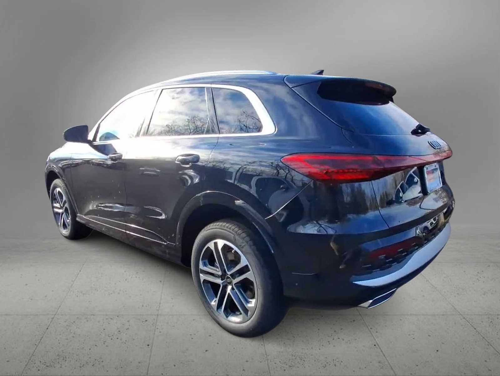 Thumbnail: 2025 Audi Q5 - 6