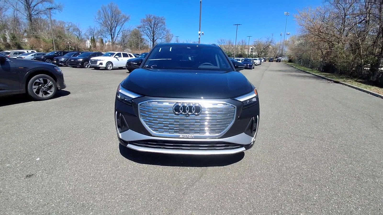Thumbnail: 2025 Audi Q4 e-tron - 3