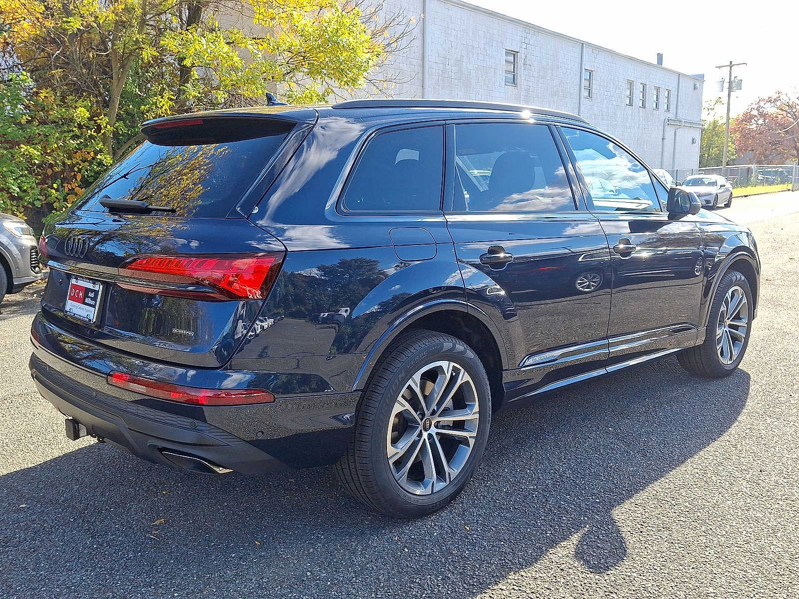 Thumbnail: 2026 Audi Q7 - 11