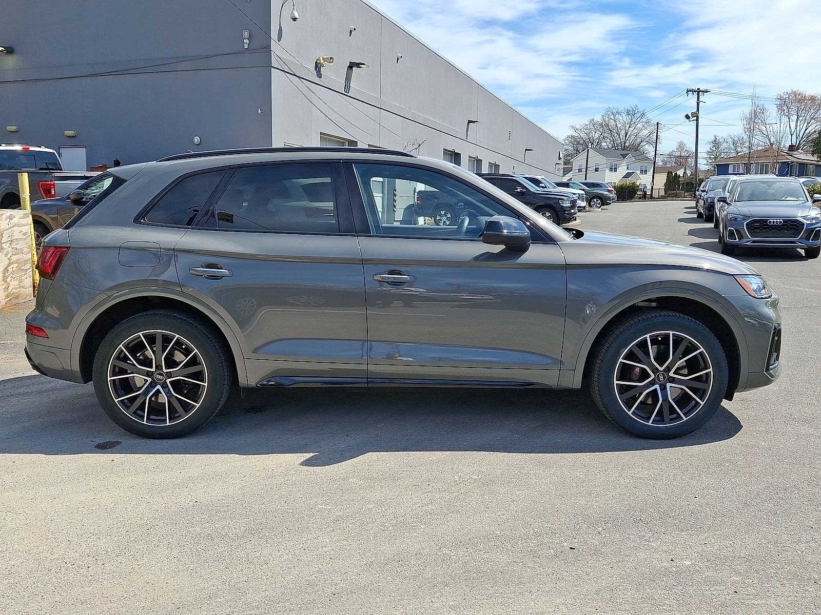 Thumbnail: 2023 Audi SQ5 - 26