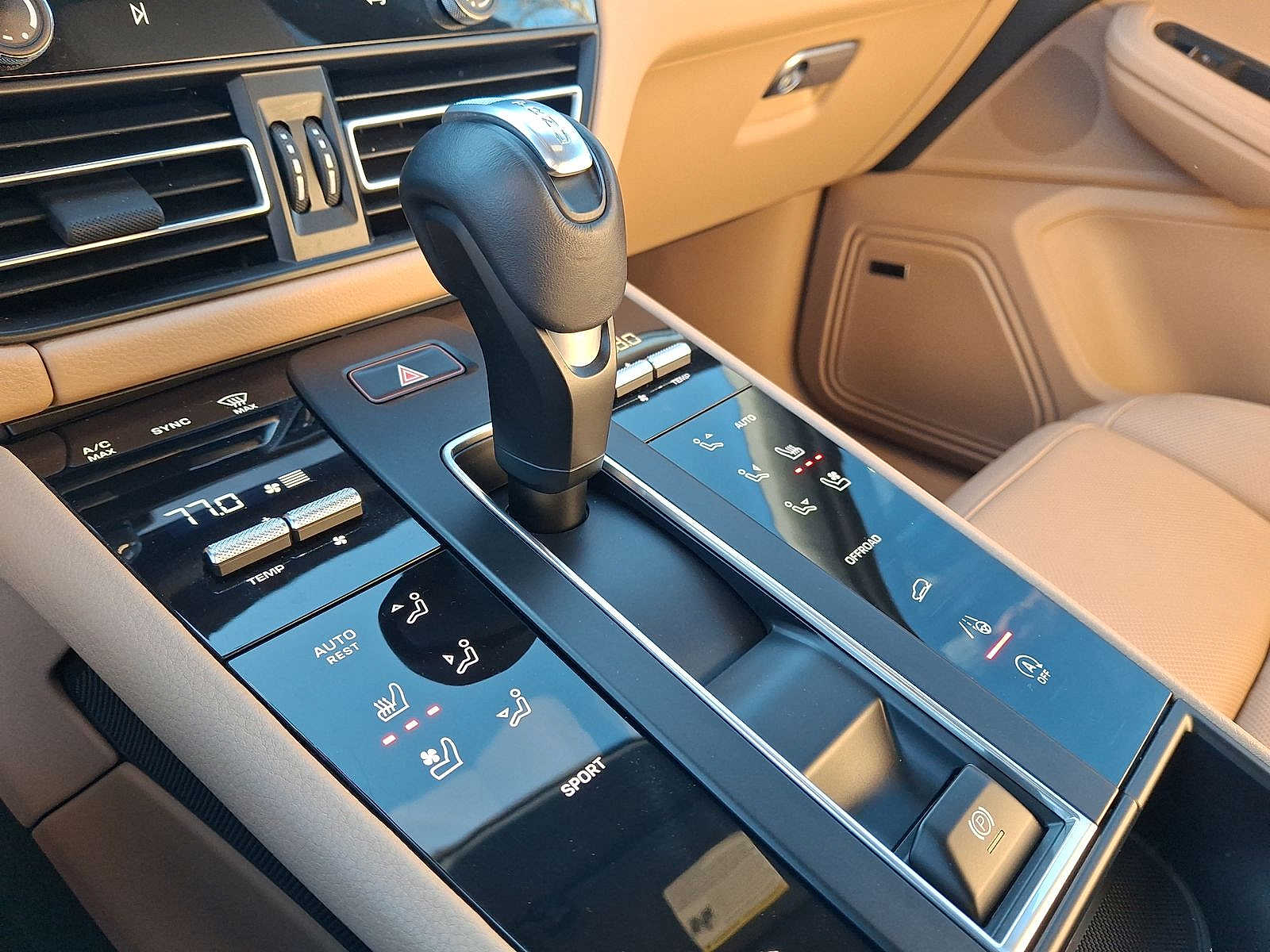 Thumbnail: 2024 Porsche Macan - 12