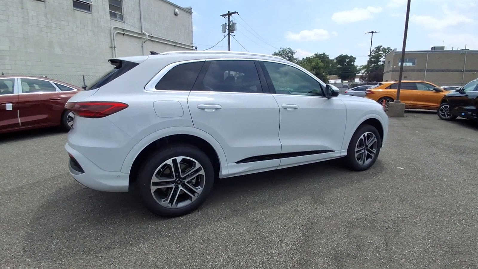 Thumbnail: 2025 Audi Q5 - 8