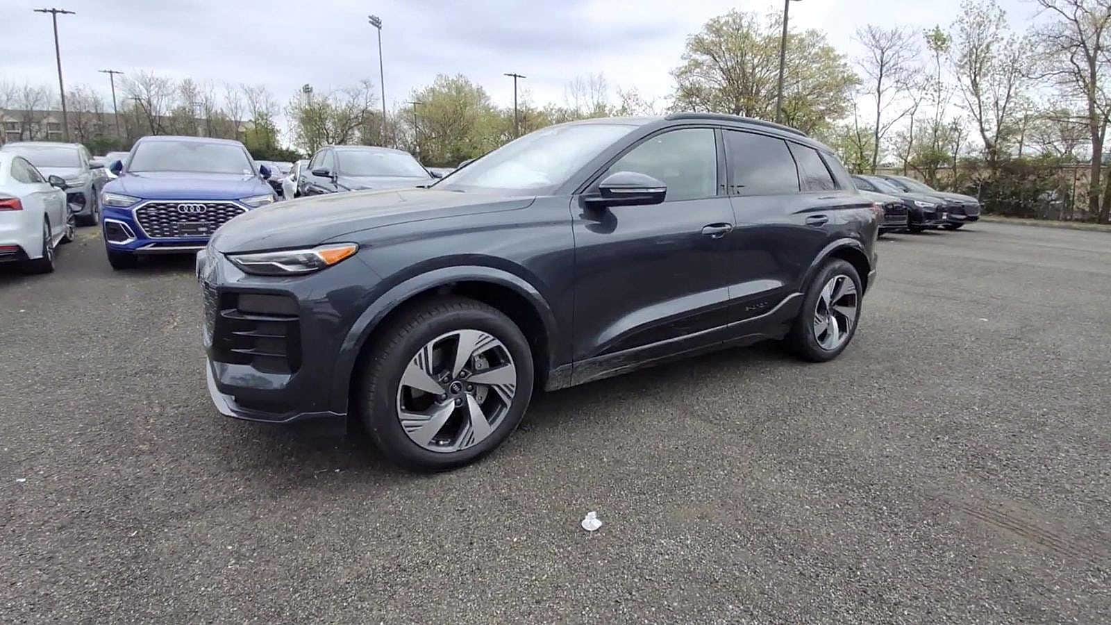 Thumbnail: 2025 Audi Q6 e-tron - 4