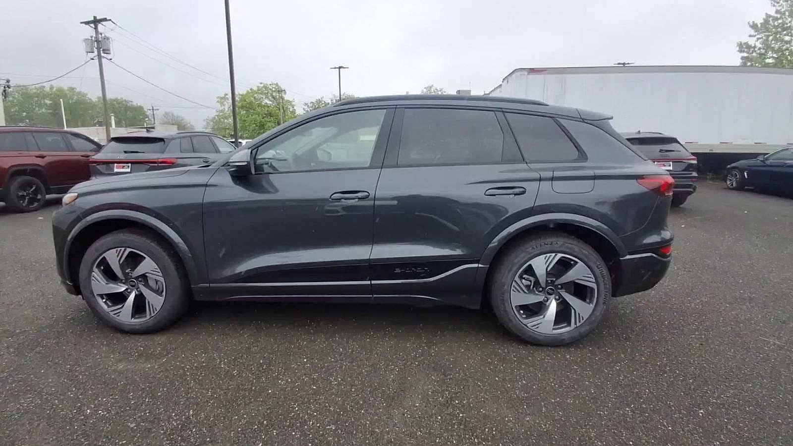 Thumbnail: 2025 Audi Q6 e-tron - 5