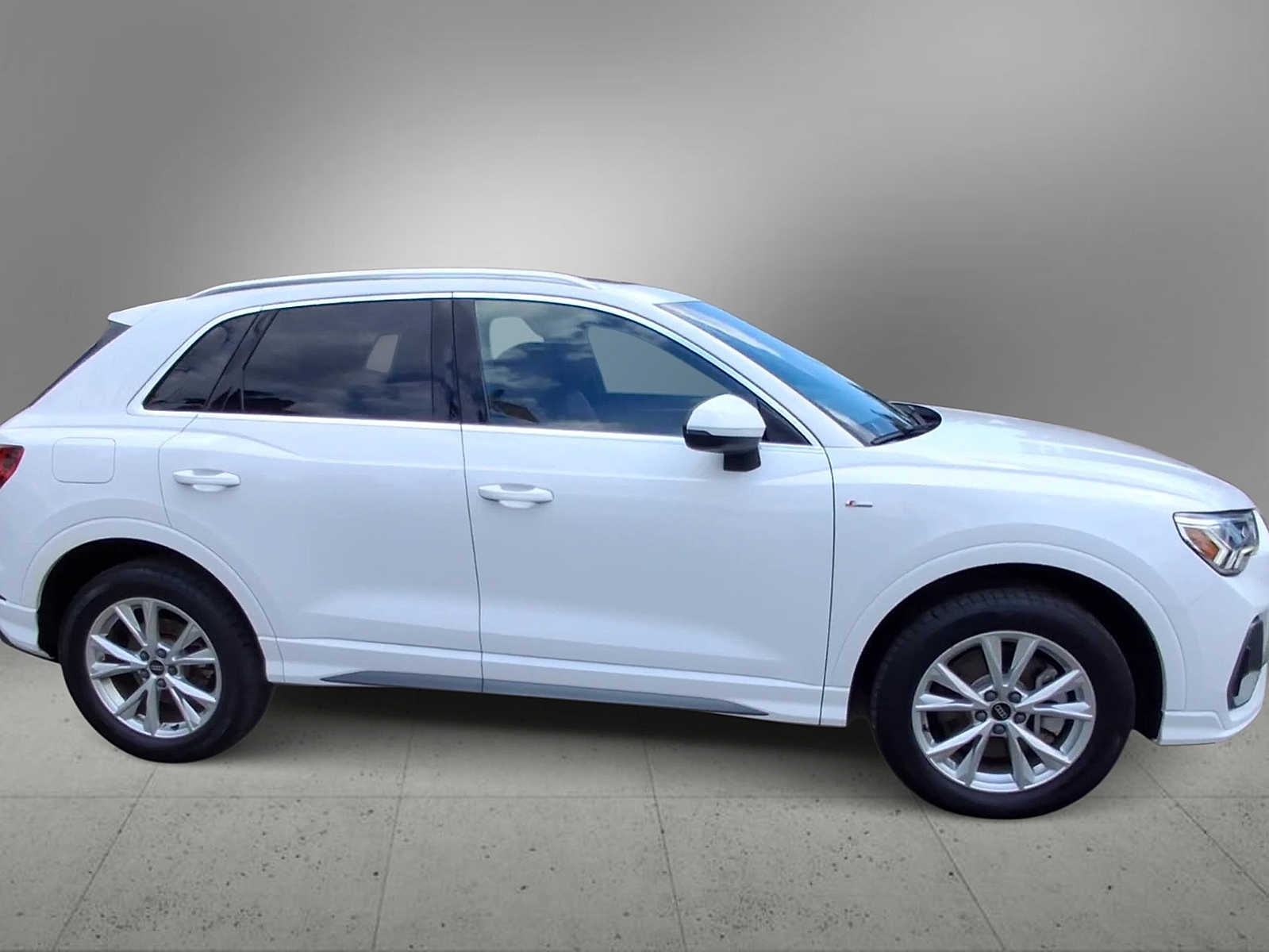 Thumbnail: 2024 Audi Q3 - 9