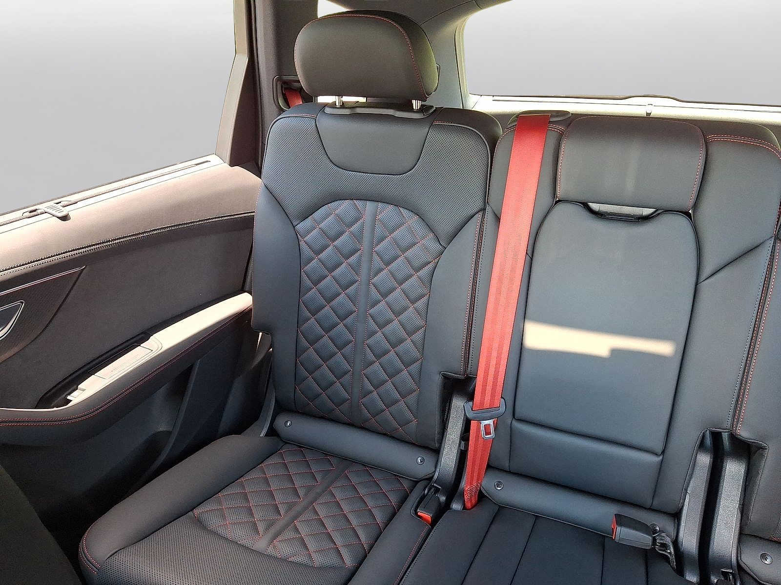 Thumbnail: 2026 Audi Q7 - 12