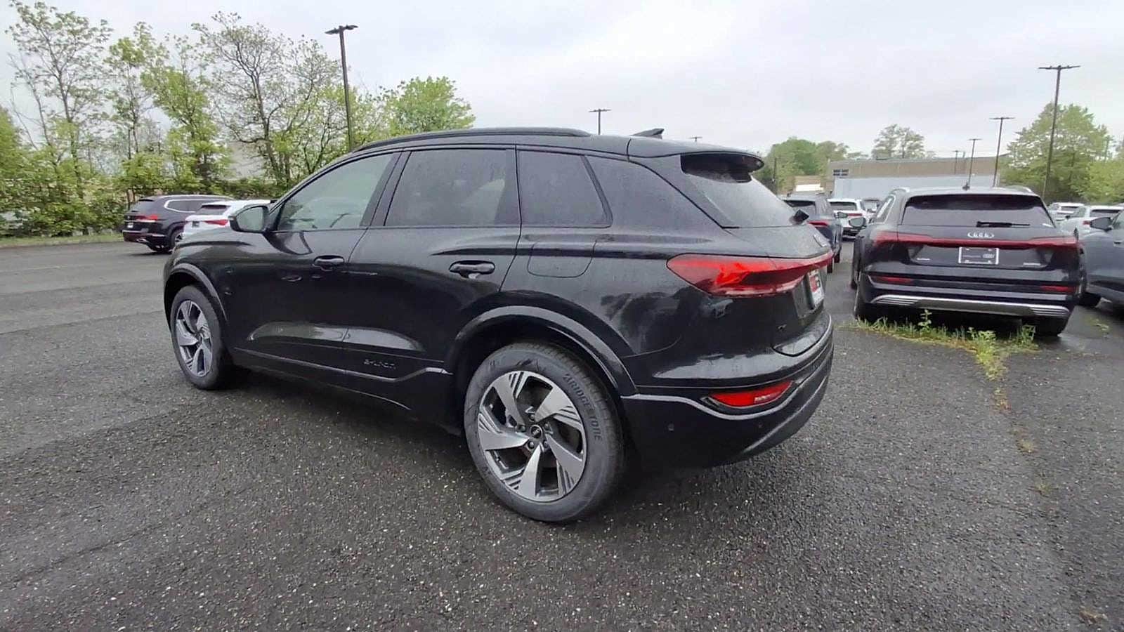 Thumbnail: 2025 Audi Q6 e-tron - 6