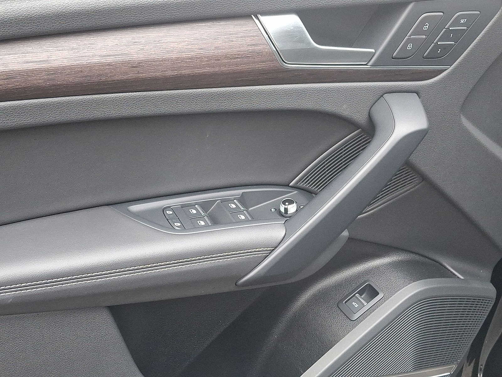 Thumbnail: 2023 Audi Q5 - 10