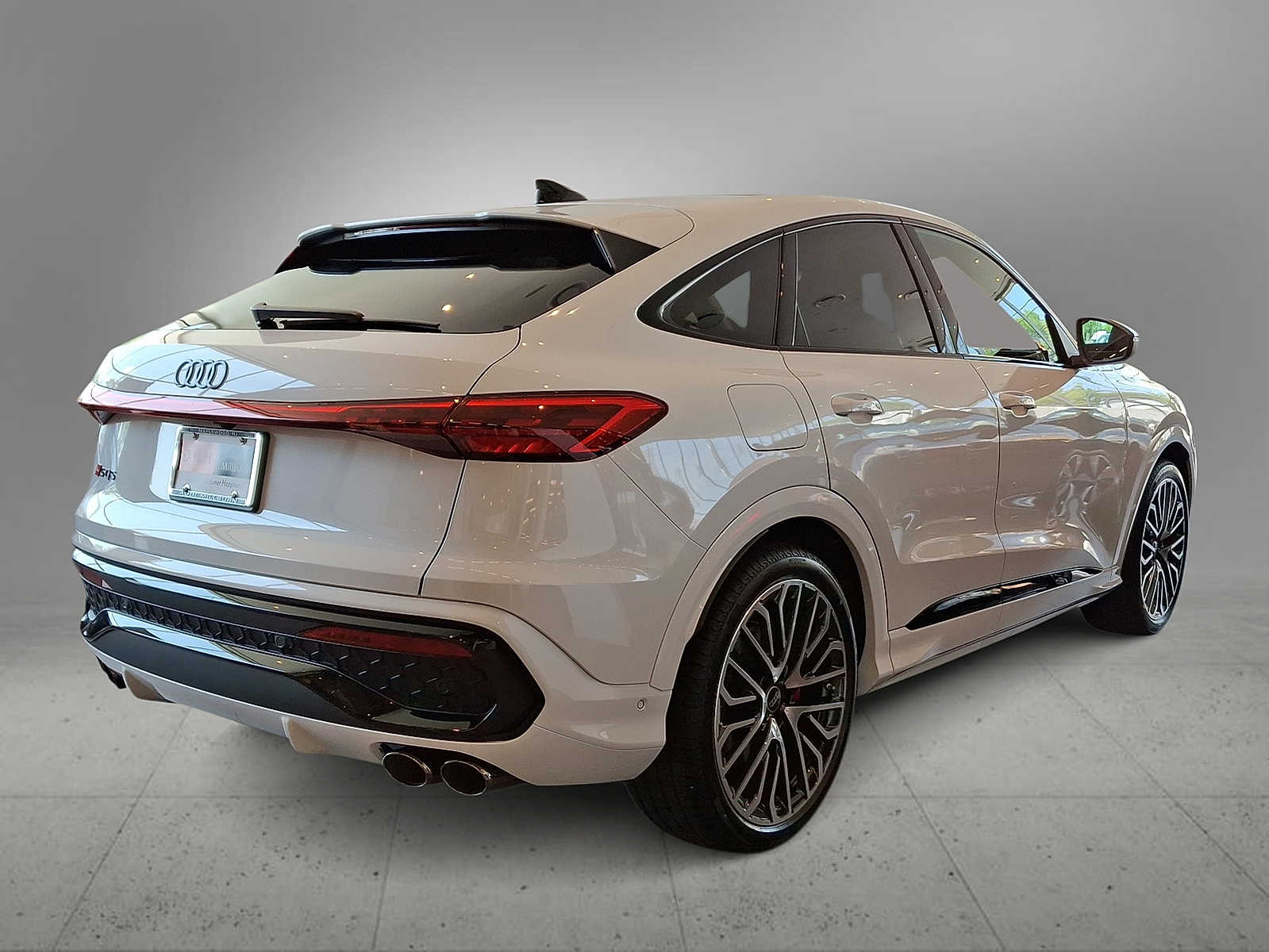 Thumbnail: 2026 Audi SQ5 - 8