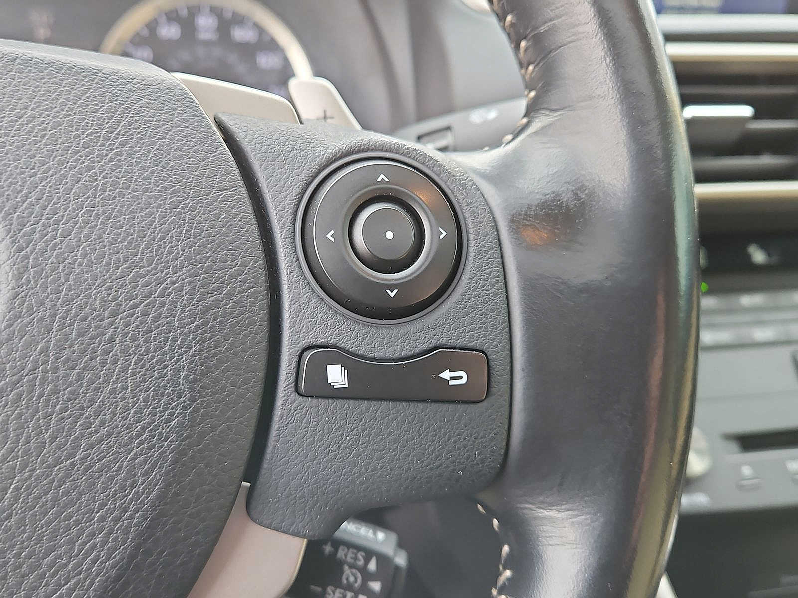 Thumbnail: 2016 Lexus IS - 18