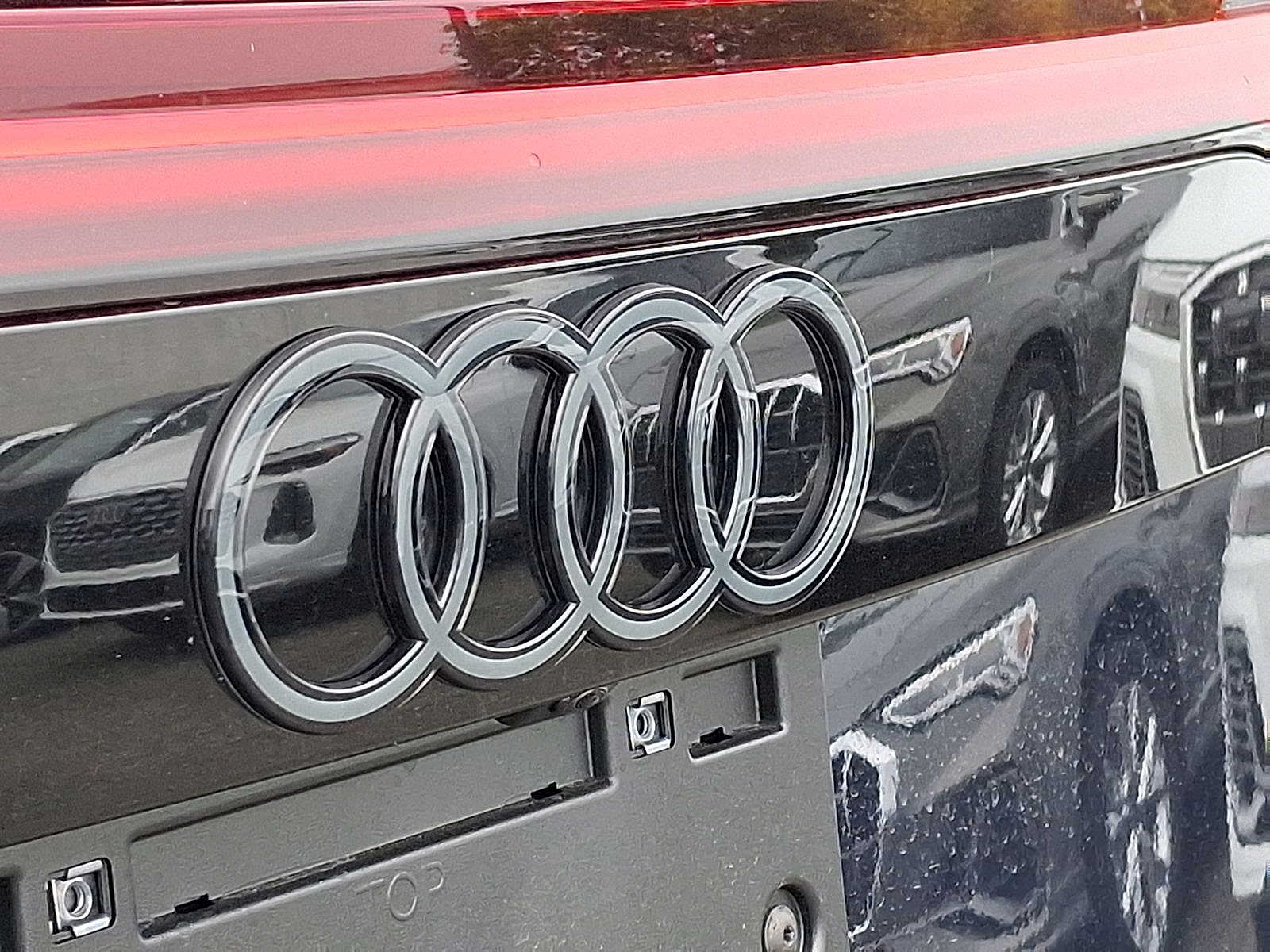 Thumbnail: 2025 Audi Q8 - 18