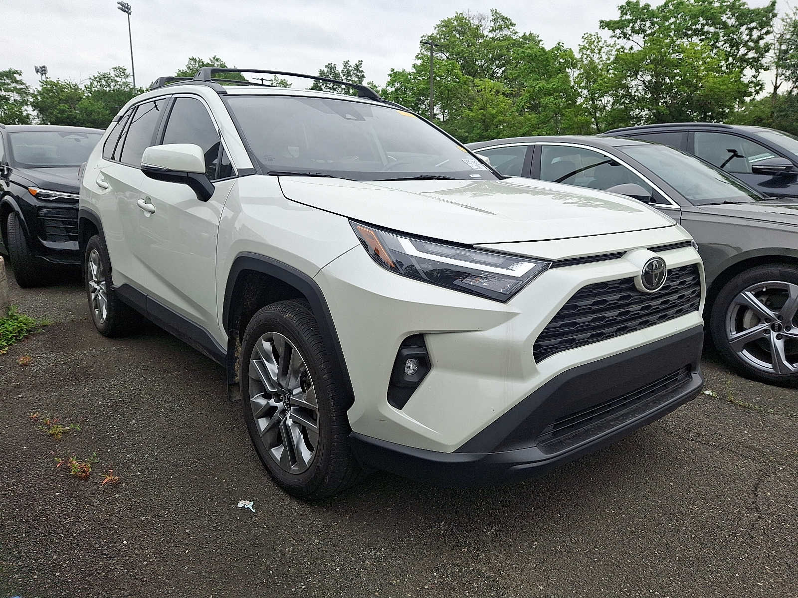 Used 2022 Toyota RAV4 XLE Premium with VIN 2T3C1RFV2NW224777 for sale in Kansas City
