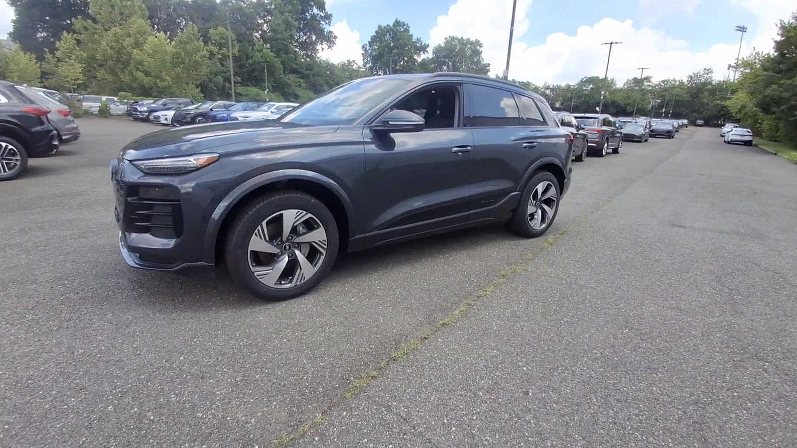 Thumbnail: 2025 Audi Q6 e-tron - 4