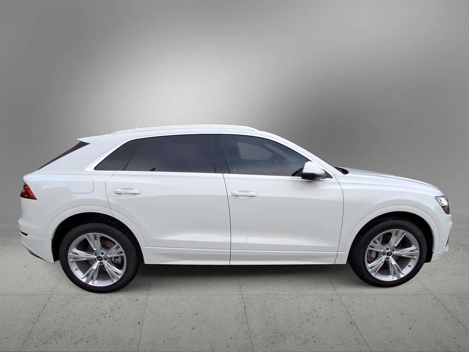 Thumbnail: 2023 Audi Q8 - 8