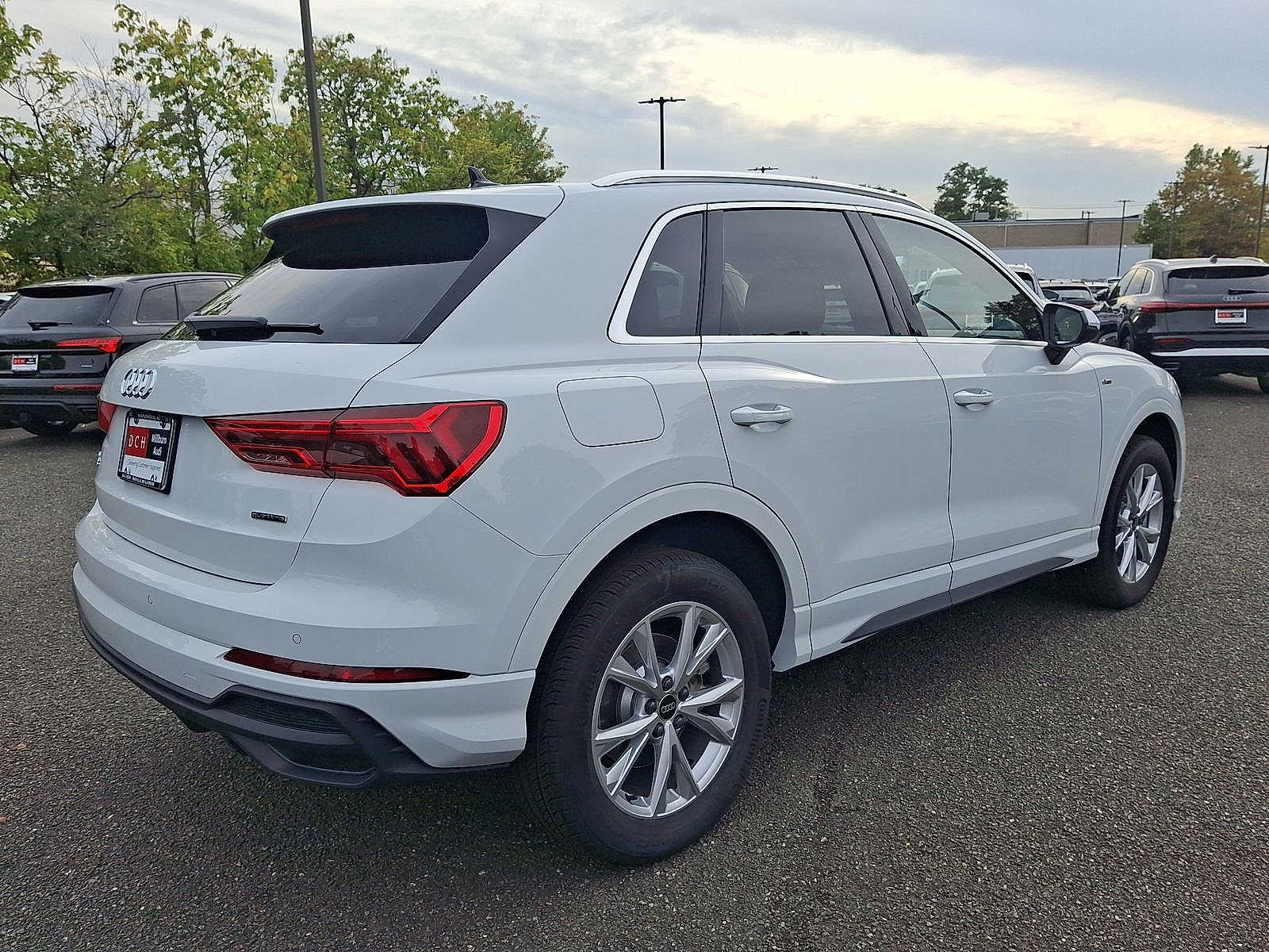 Thumbnail: 2025 Audi Q3 - 12