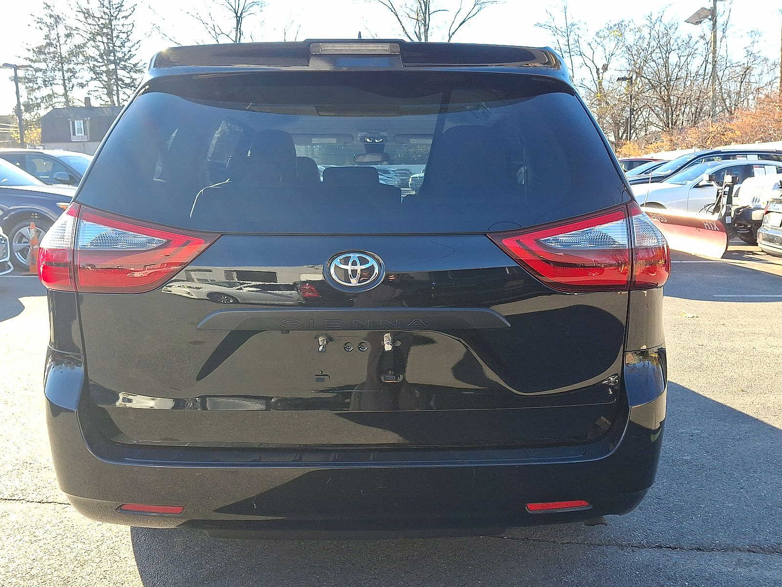 Thumbnail: 2020 Toyota Sienna - 23