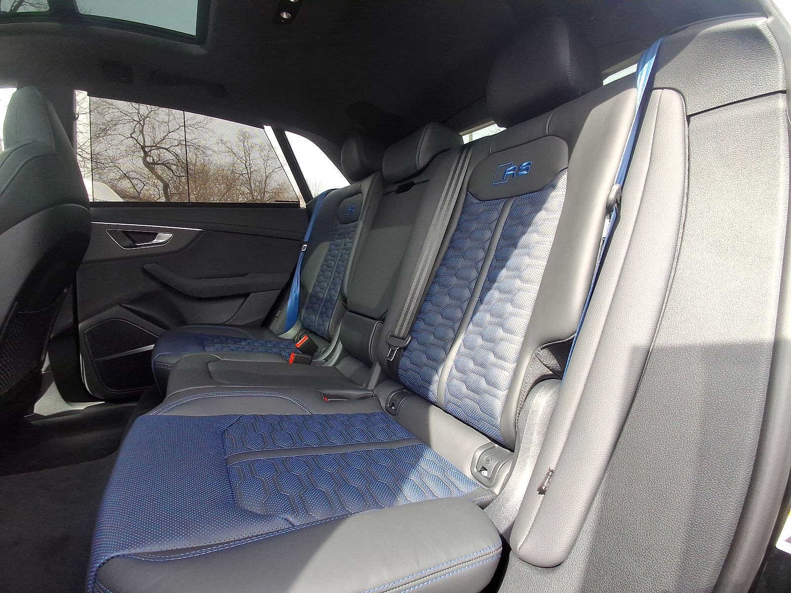 Thumbnail: 2026 Audi RS Q8 - 13