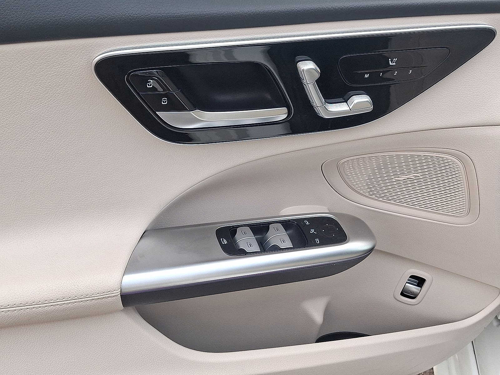 Thumbnail: 2023 Mercedes-Benz C-Class - 10