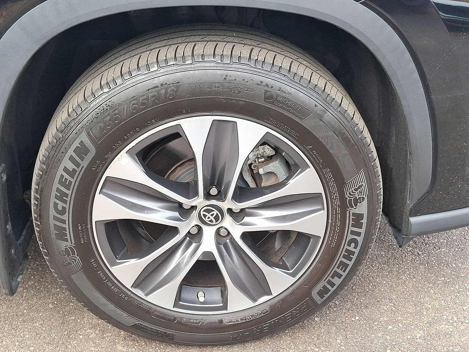 Thumbnail: 2023 Toyota Highlander - 24