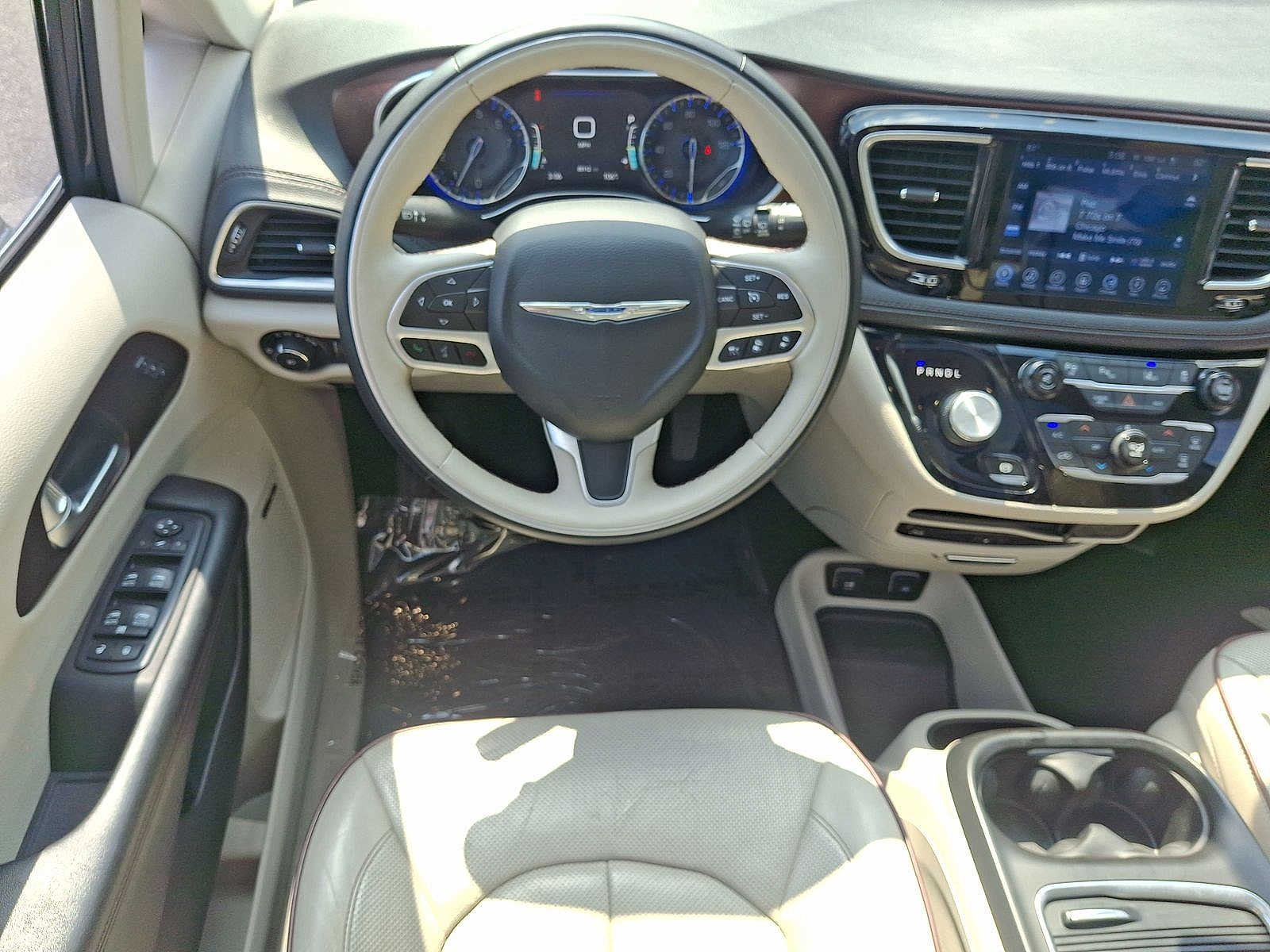 Thumbnail: 2017 Chrysler Pacifica - 21