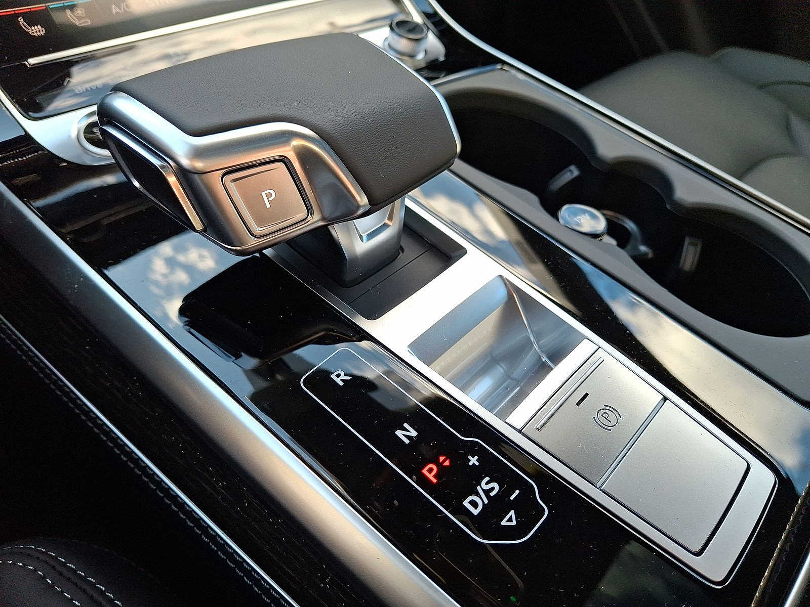 Thumbnail: 2026 Audi Q8 - 13