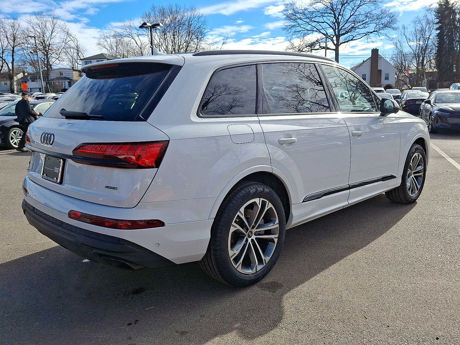 Thumbnail: 2025 Audi Q7 - 25